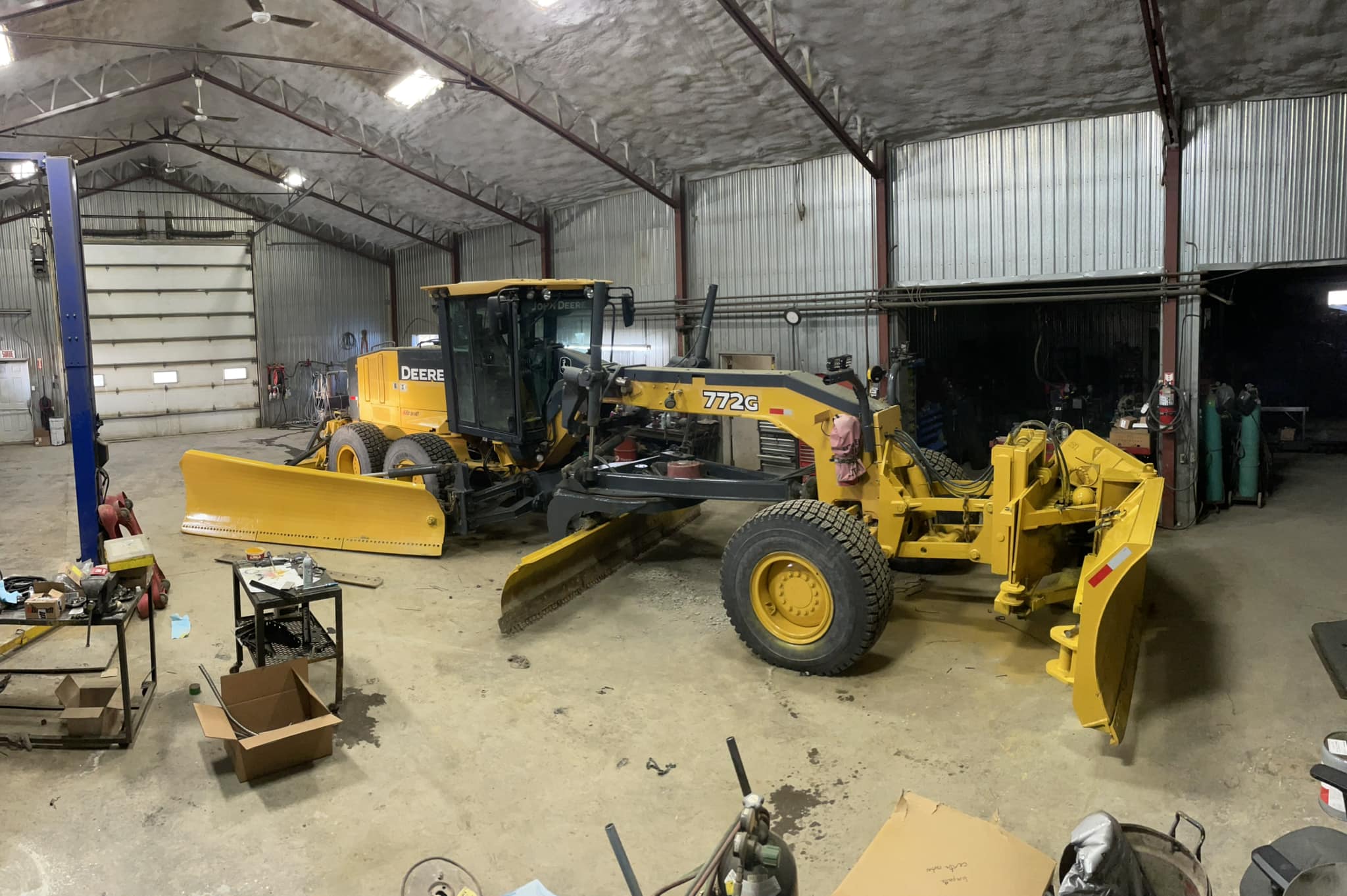 Niveleuse de précision John Deere - Génie civil construction chemins forestiers Québec